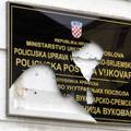Ponovno razbijena dvojezična ploča na vukovarskoj policiji