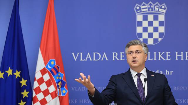 Zagreb: Plenković se obratio medijima, govorio o samozapaljenju muškarca i sastanku s koalicijom