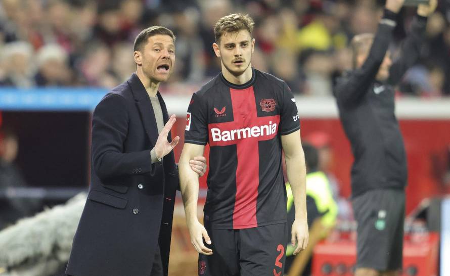 firo: 03/10/2024 Football, Soccer, 1st League, First Bundesliga, Season 2023/2024, Bayer Leverkusen - VfL Wolfsburg