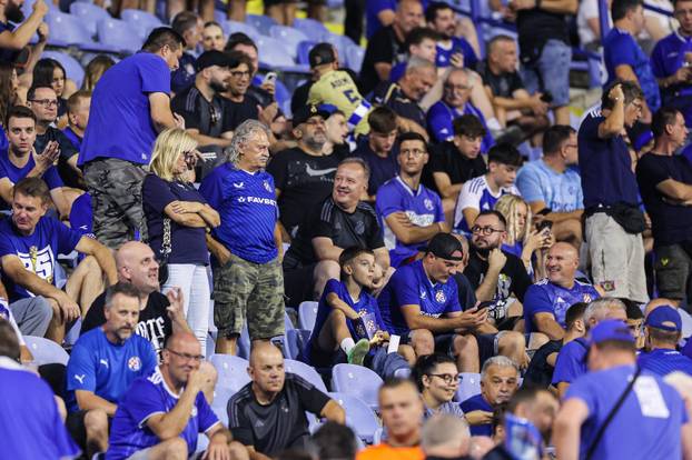 Atmosfera na Maksimiru tijekom susreta play-offa Lige prvaka između Dinama i Qarabaga