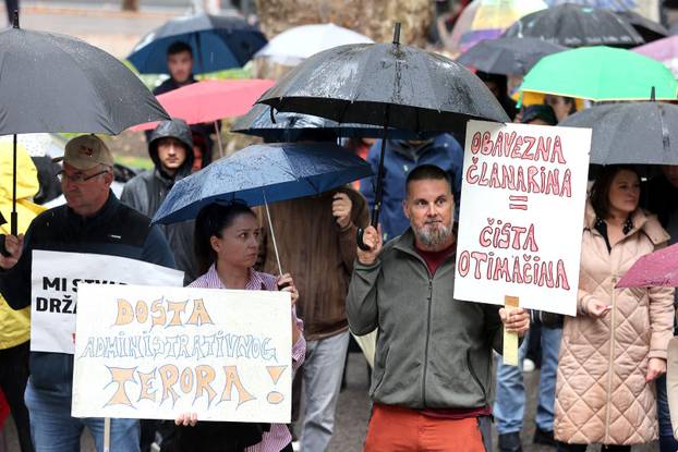 Zagreb: Prosvjed UGP-a i SMOi-ja protiv povećanja poreznog opterećenja