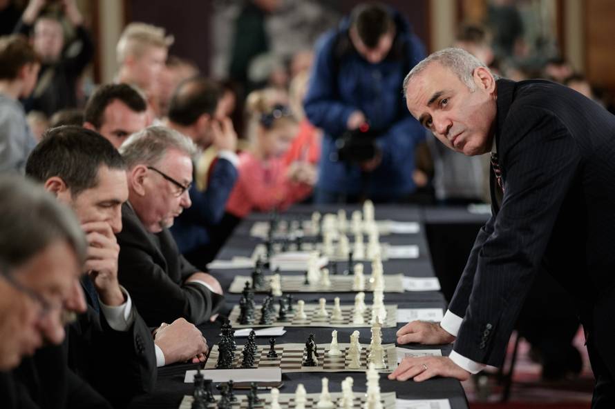 Ćiro, Šeks i Martin pokušali se suprotstaviti Gariju Kasparovu