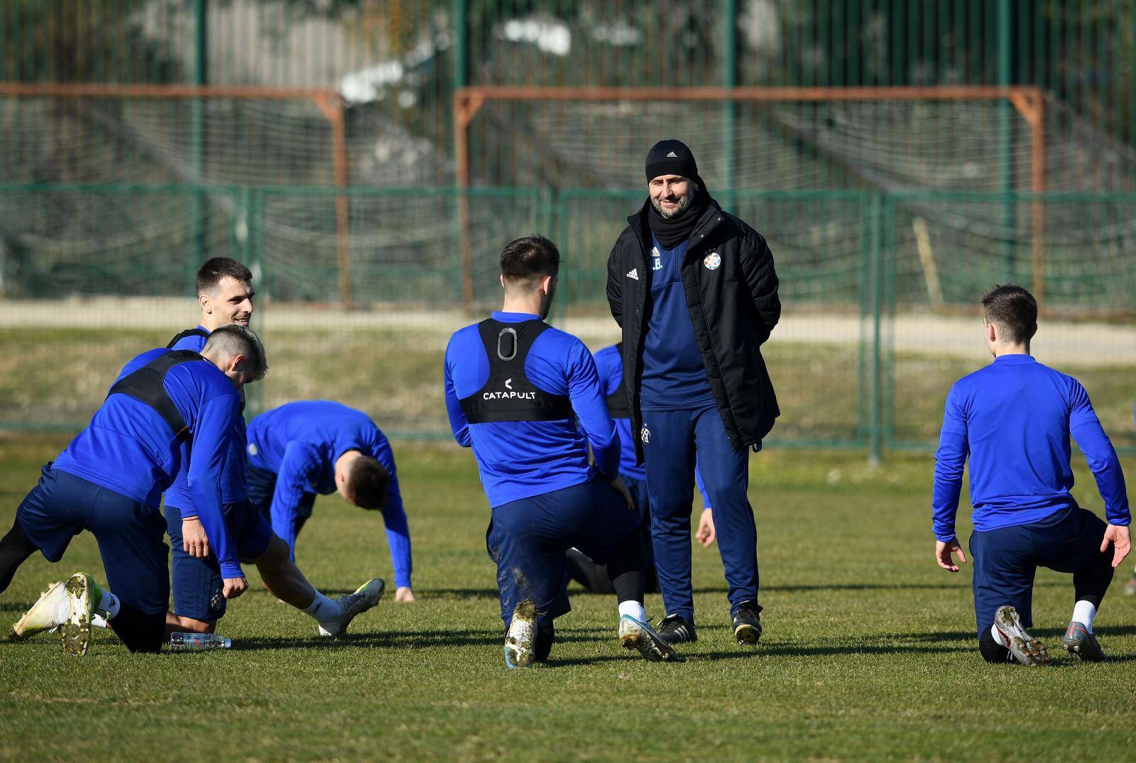 Trening nogometaša Dinama na pripremama u Rovinju