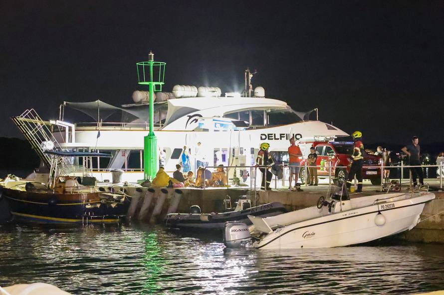 Rovinj: Gliser se zabio u rivu