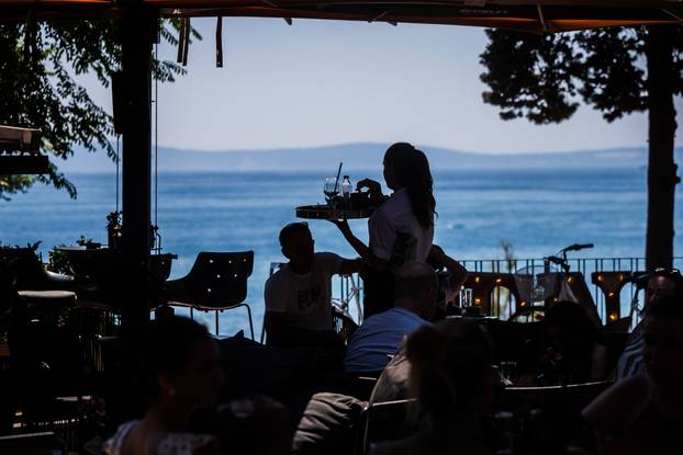 Split:  Prvi dan ljeta na plaži Firule