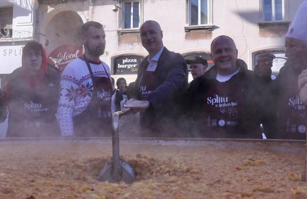 U Splitu građanima podijeljeno pet tisuća porcija bakalara i fritula