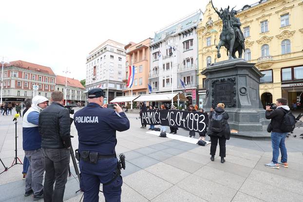 Zagreb: Mirno protestno stajanje u znak sjećanja na žrtve Ahmića