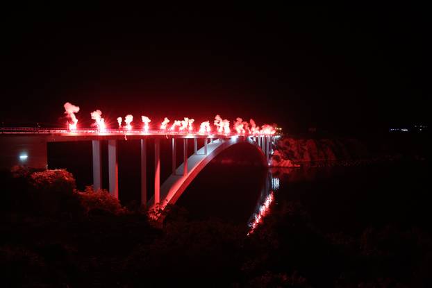 Šibenik: Bakljada na mostu povodom 33. obljetnice Spomendana Rujanskog rata