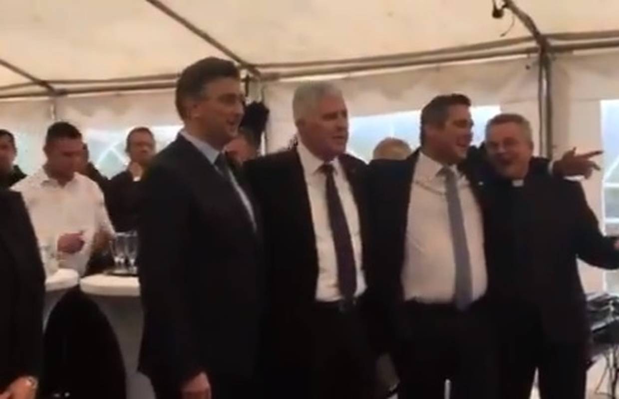Poslušajte Plenkija kako pjeva 'Moja Hercegovina' u Mostaru