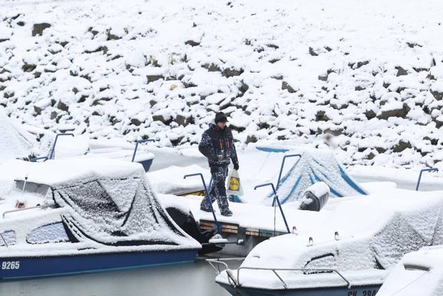 Snježni pokrivač je zabijelio je Osijek