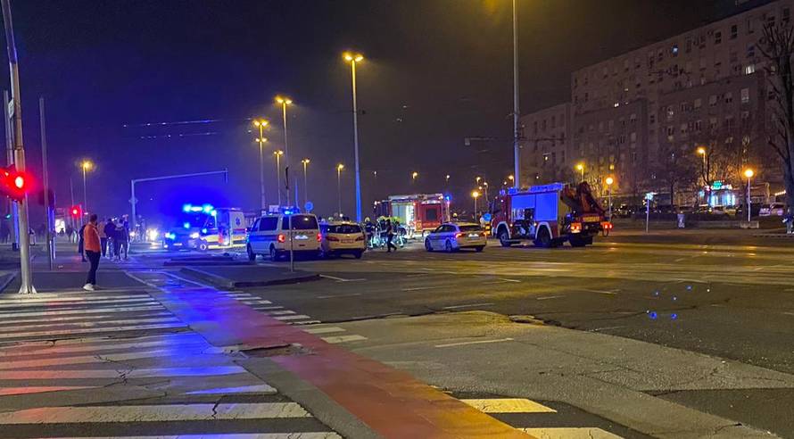 Više ozlijeđenih u prometnoj nesreći u Zagrebu: Vatrogasci izvlačili čovjeka iz automobila