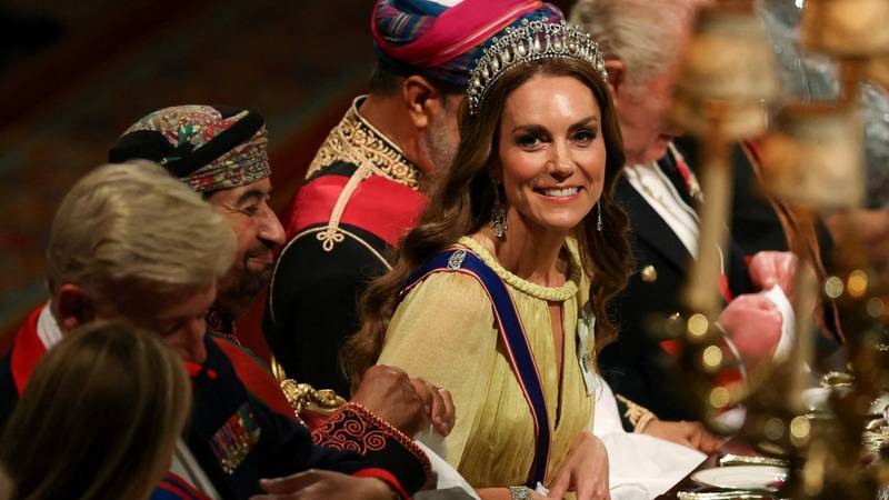 Kralj Charles ugostio sultana, a svi gledali u Kate: Kruna na njoj vrijedi milijune i ima povijest...