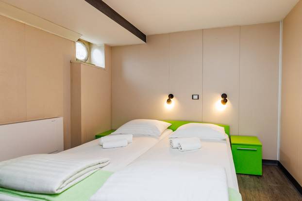 FOTO Zavirite u prvi brod-hotel u Hrvatskoj: Noćenje na ovom brodu u Rijeci ima posebnu čar