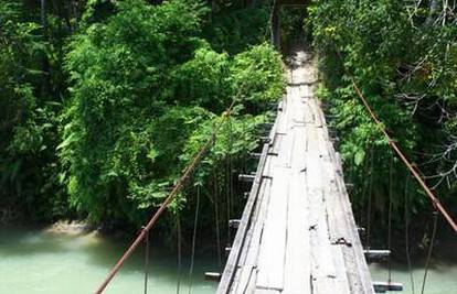 Sumatra: Urušio se drveni most i poginulo 12 djece