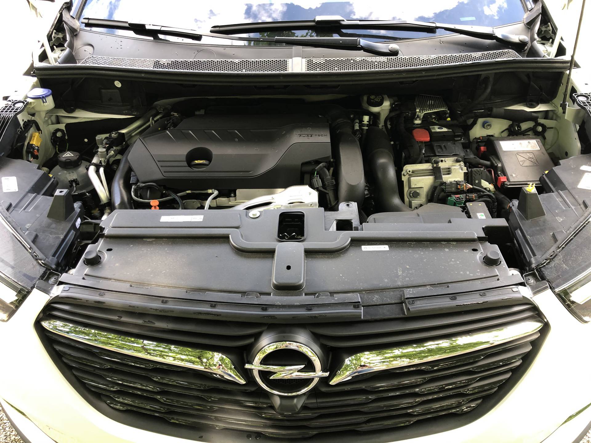 Opel Grandland X Hybrid 4 može trošiti manje od 3 litre, a juriti poput sportskog auta