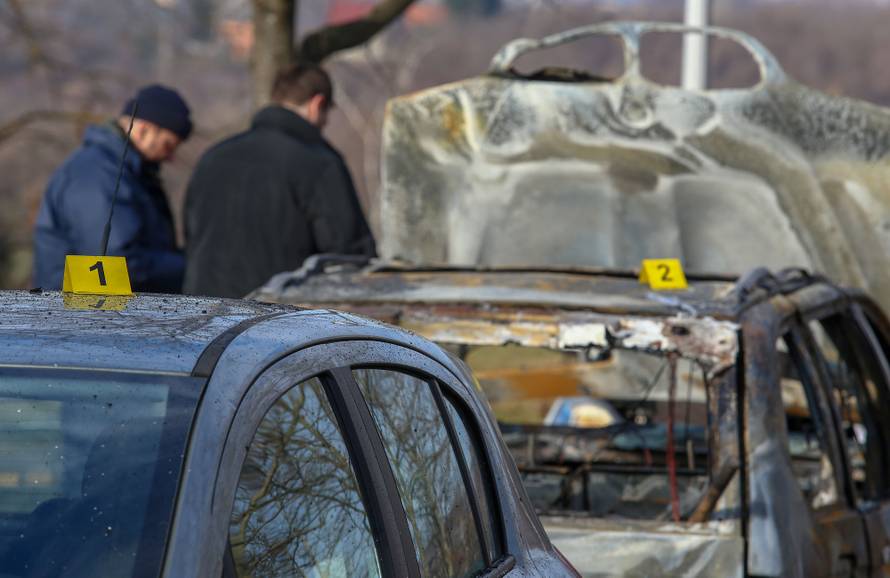 Zagreb: Na Svetom Duhu izgorio automobil