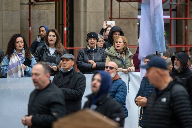 Muška molitva krunice svake prve subote u mjesecu na glavnom zagrebačkom trgu