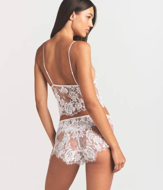 FOTO Golišave mladenke po mjeri Kardashianke: Pogledajte kolekciju koja veo nosi na tange