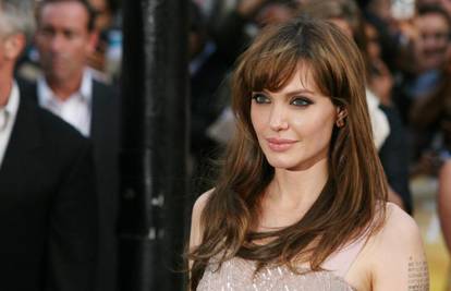 Angelina Jolie: Neka se piše, ali nikad nisam otišla pod nož 