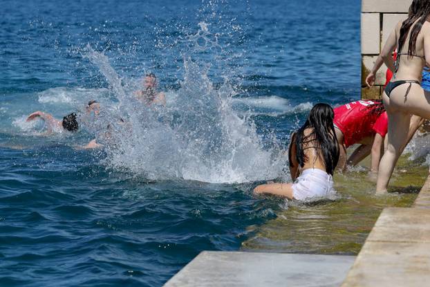 Zadar: Zadarski maturanti obilježavaju posljednji dan srednjoškolskog obrazovanja