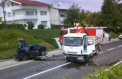 Karlovac: U sudaru Audija i kamiona dvoje ozlijeđenih