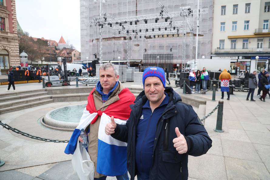 Zagreb: Prvi navijači okupljaju se na glavnom Trgu uoči svečanog dočeka rukometaša 