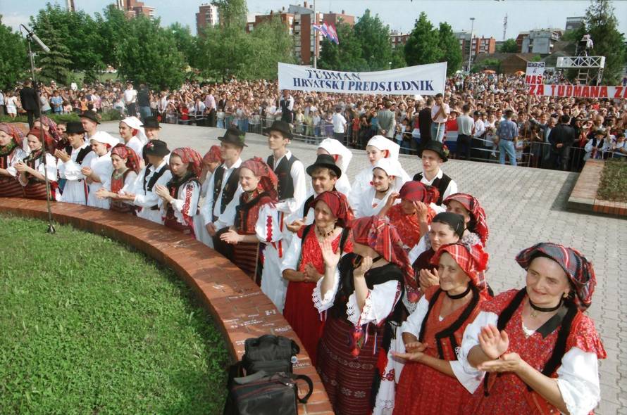 Povratak u napaćeni grad heroj: Vlak mira krenuo je za Vukovar, pjevalo se i klicalo slobodi...