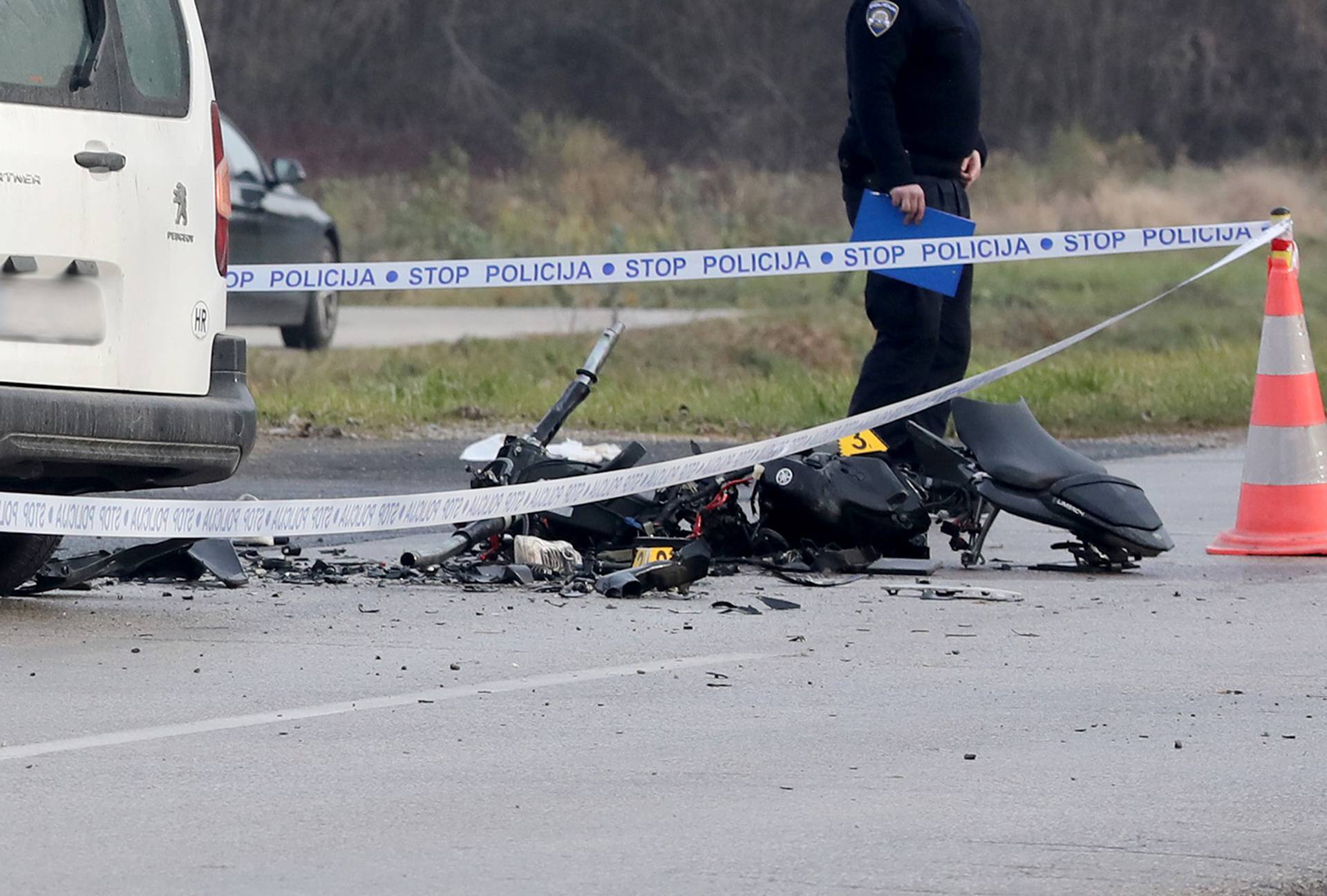 U sudaru motocikla i kombija kod Rugvice dvije su osobe poginule