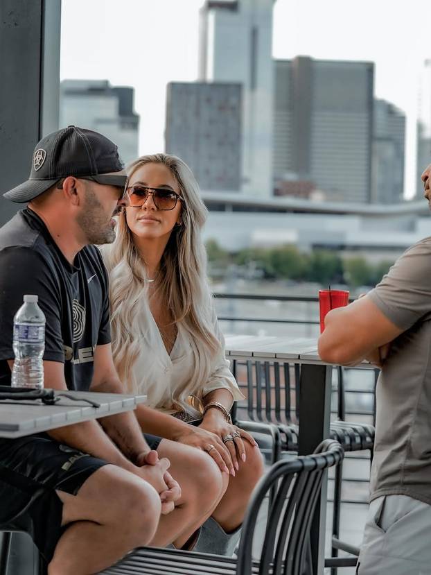 FOTO Zbog mog izgleda mnogi misle da sam sponzoruša, ali ja sam prava trofejna supruga