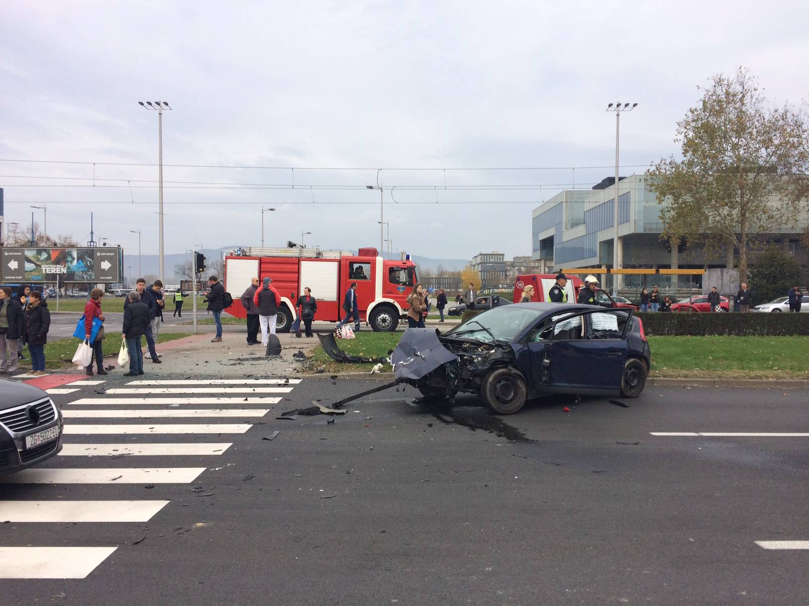 Sudarili se vatrogasni kombi i auto, ozlijeđeno je četvero ljudi