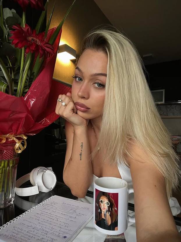 FOTO Ova srpska influencerica više je od 'lijepog lica', a radila je i kao 'sezonac' u Hrvatskoj