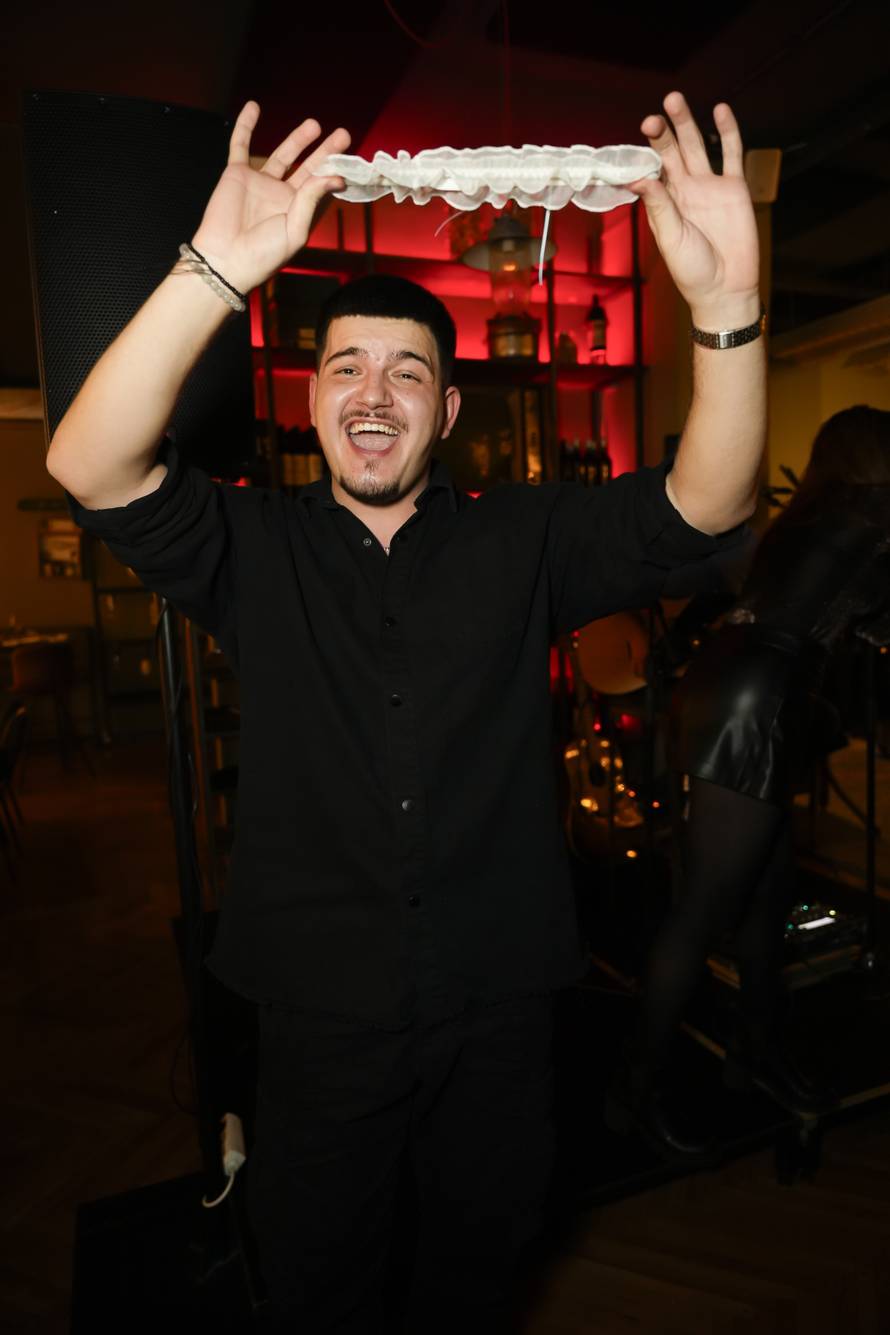 Dođite na 'Ničiju svadbu' svake subote u Zagrebu! Vijori barjak, trešte domaći hitovi, leti buket