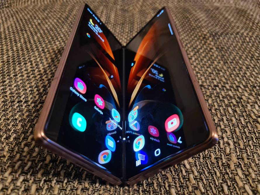 Isprobali smo Samsung Galaxy Z Fold 2: Preklopna uživancija