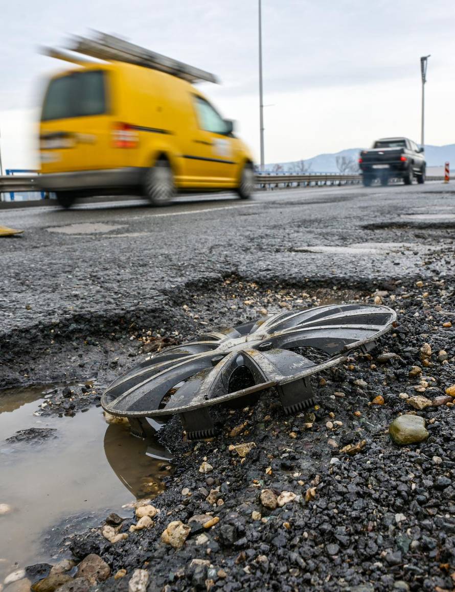 Zagreb: Započela hitna sanacija kolnika na Aveniji Većeslava Holjevca
