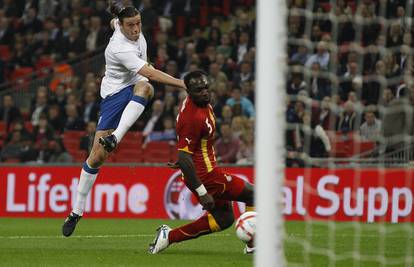 Estonija uzela dva boda Srbiji, Carroll zabio 1. gol za Engleze