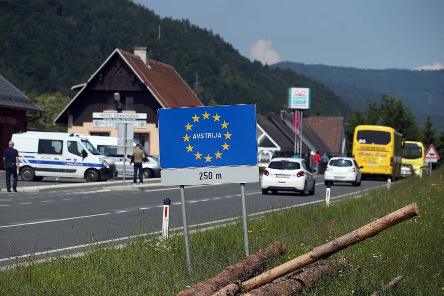 Jandrokovića izviždali: Ovdje smo da odamo počast žrtvama