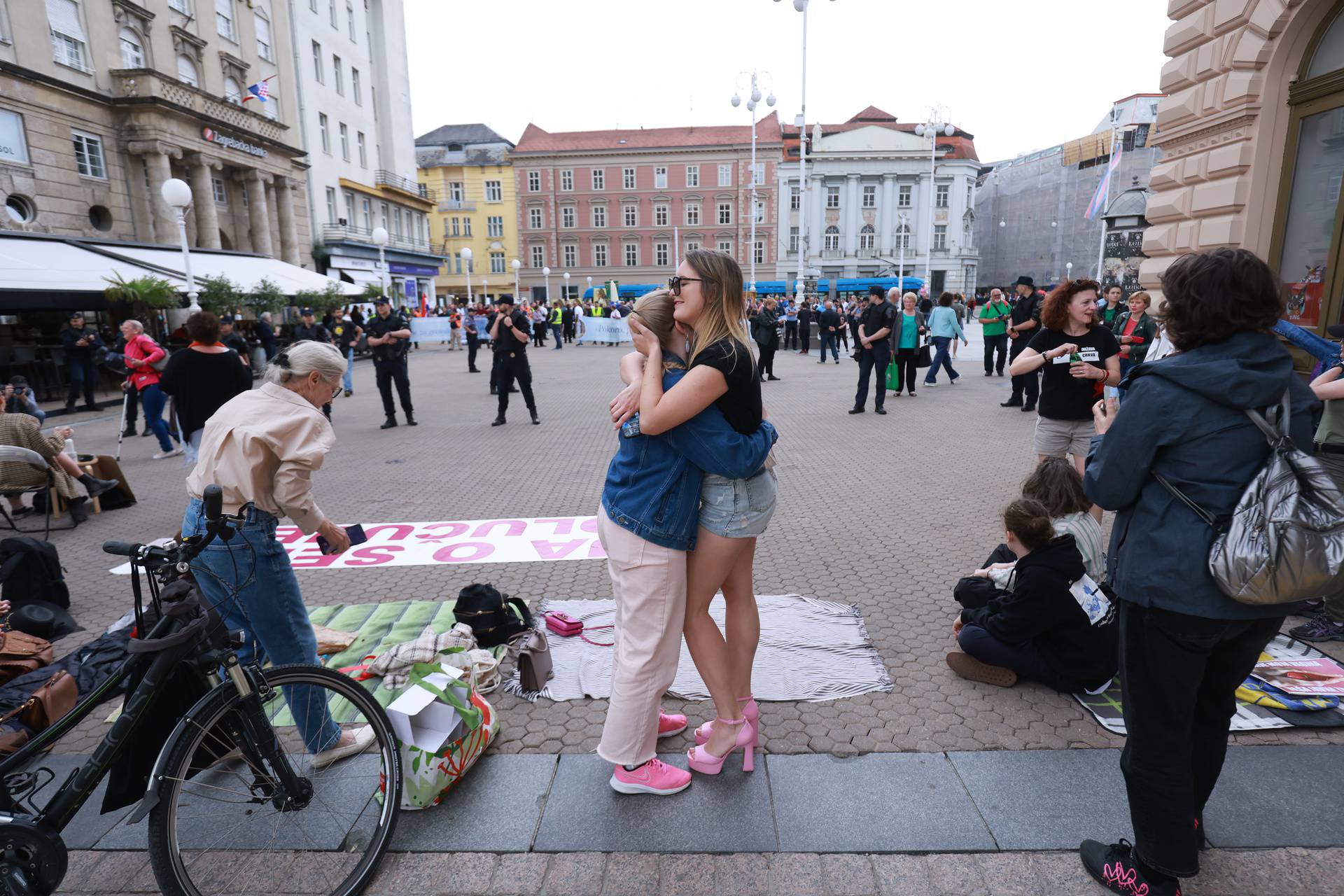 Zagreb: Ženska mreža Hrvatske akcijom pokazali da ne pristaju na kršenje ljudskih prava žena