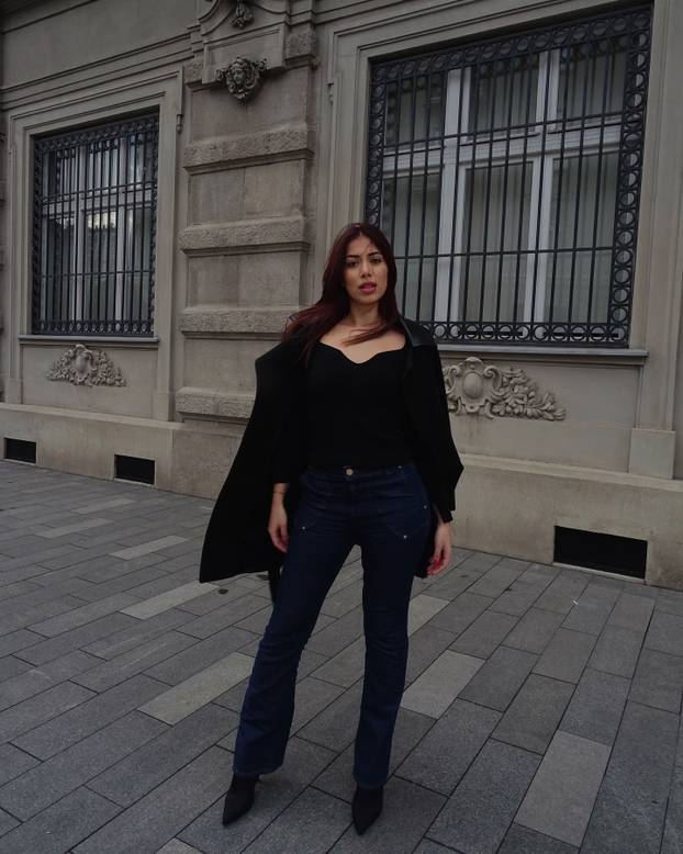 FOTO MMA voditeljica iz Srbije imponirala visinom u Zagrebu