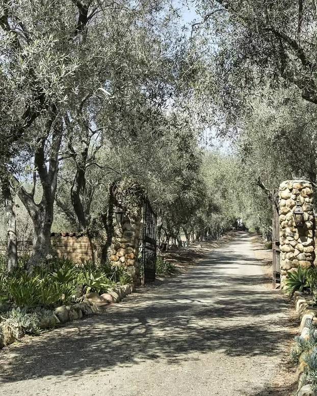 FOTO Zavirite u modernu vilu milijunašice! Ovako izgleda luksuzni ranč Kendall Jenner