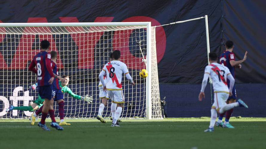 LaLiga - Rayo Vallecano v FC Barcelona