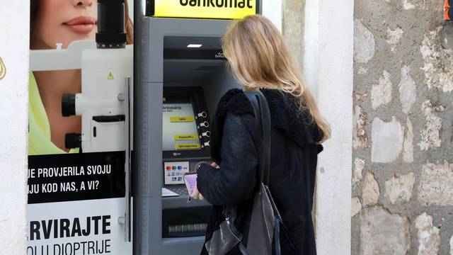 Veliki broj bankomata u Šibeniku izvan funkcije zbog promjene valute