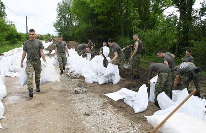 150 vojnika u obrani od poplave