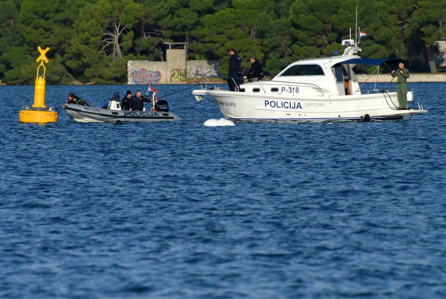 Iz pulske luke izvađena podmornička mina