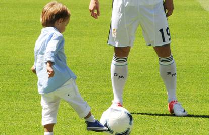 Luka Modrić održao je 'trening' sa svojim sinčićem na Plesu...