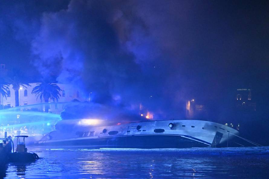 Makarska: Jahta Acceptus tijekom gašenja okrenula se na bok