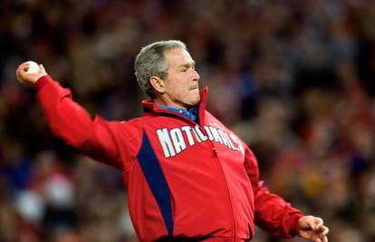 SAD: Bush prvim udarcem otvorio sezonu bejzbola