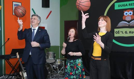 VIDEO Air Plenković: Pogledajte kako premijer barata s loptom