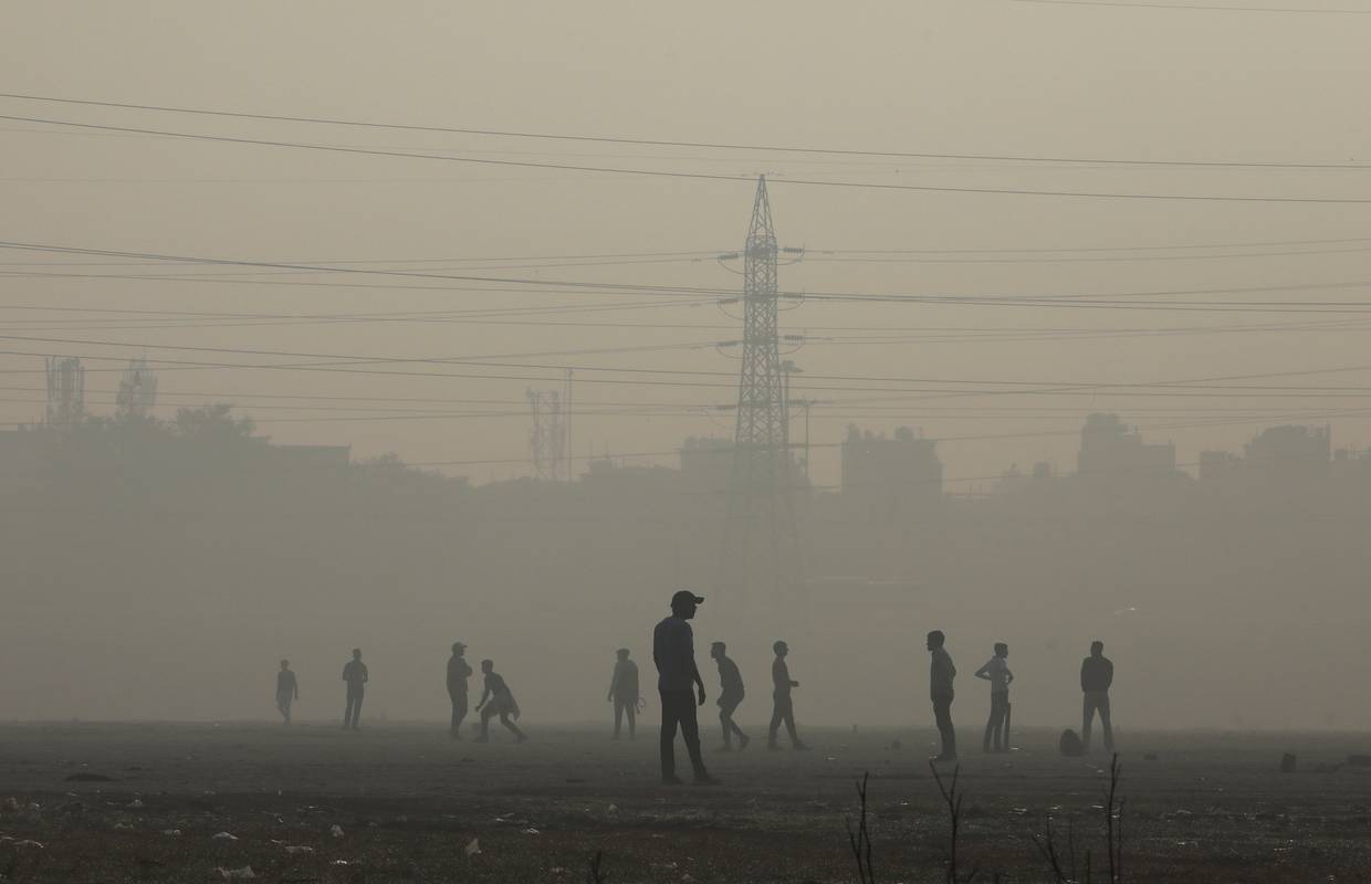 Nikad zagađeniji zrak: Vlasti u New Delhiju zatvorile škole i fakultete, zabranili i radove