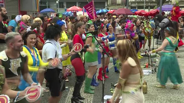 Revelers take Rio streets with pre-Carnival party