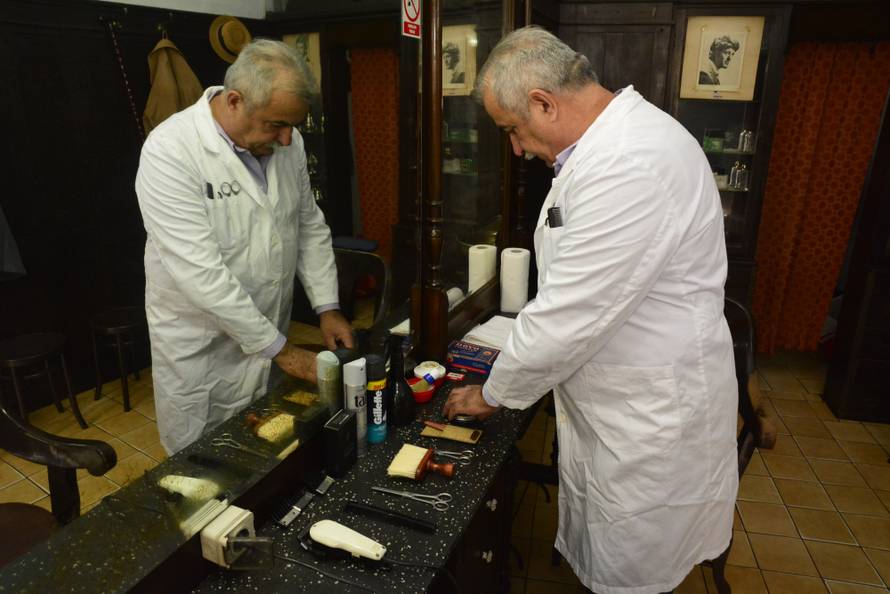 Najstarija brijačnica u Slavoniji ponovno je otvorila svoja vrata